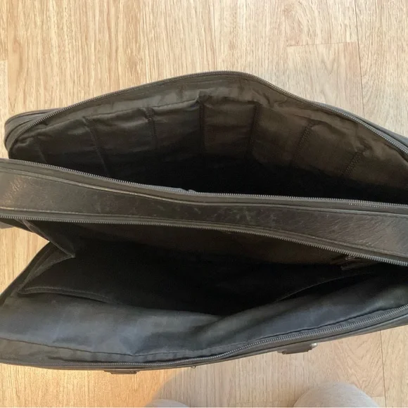 Tumi Business Bag 69730HKO Berwick Double Zip Leather Black